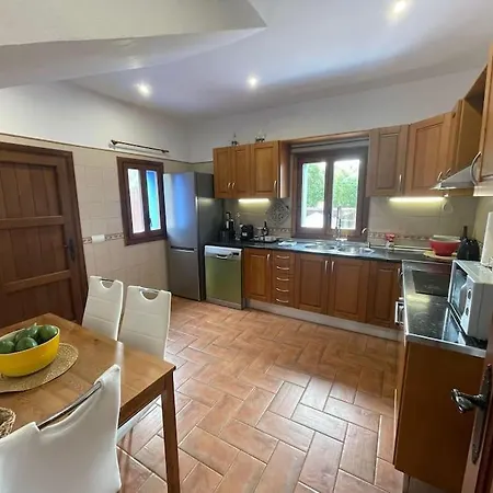 Mares: Piscina, Jardin, Barbacoa Y Gimnasio. Holiday home *