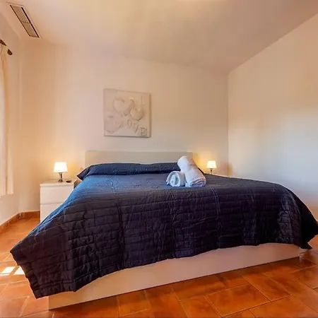 Mares: Piscina, Jardin, Barbacoa Y Gimnasio. Holiday home *