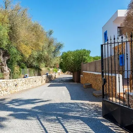 Mares: Piscina, Jardin, Barbacoa Y Gimnasio.