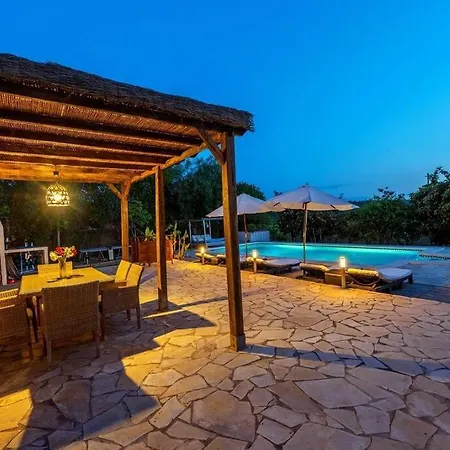 Сasa de vacaciones Mares: Piscina, Jardin, Barbacoa Y Gimnasio.